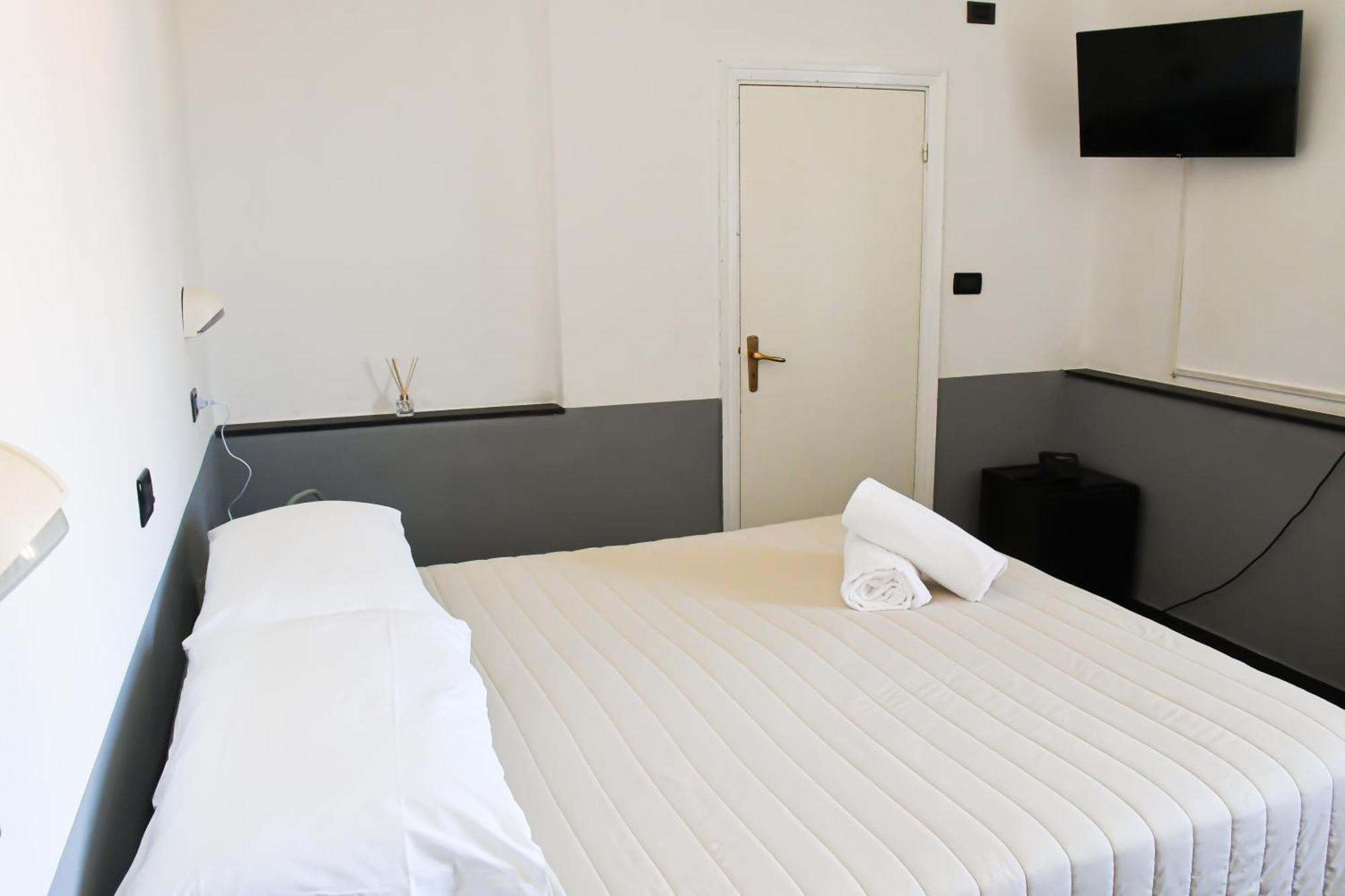 Hotel Le Palme ヴァラッツェ エクステリア 写真