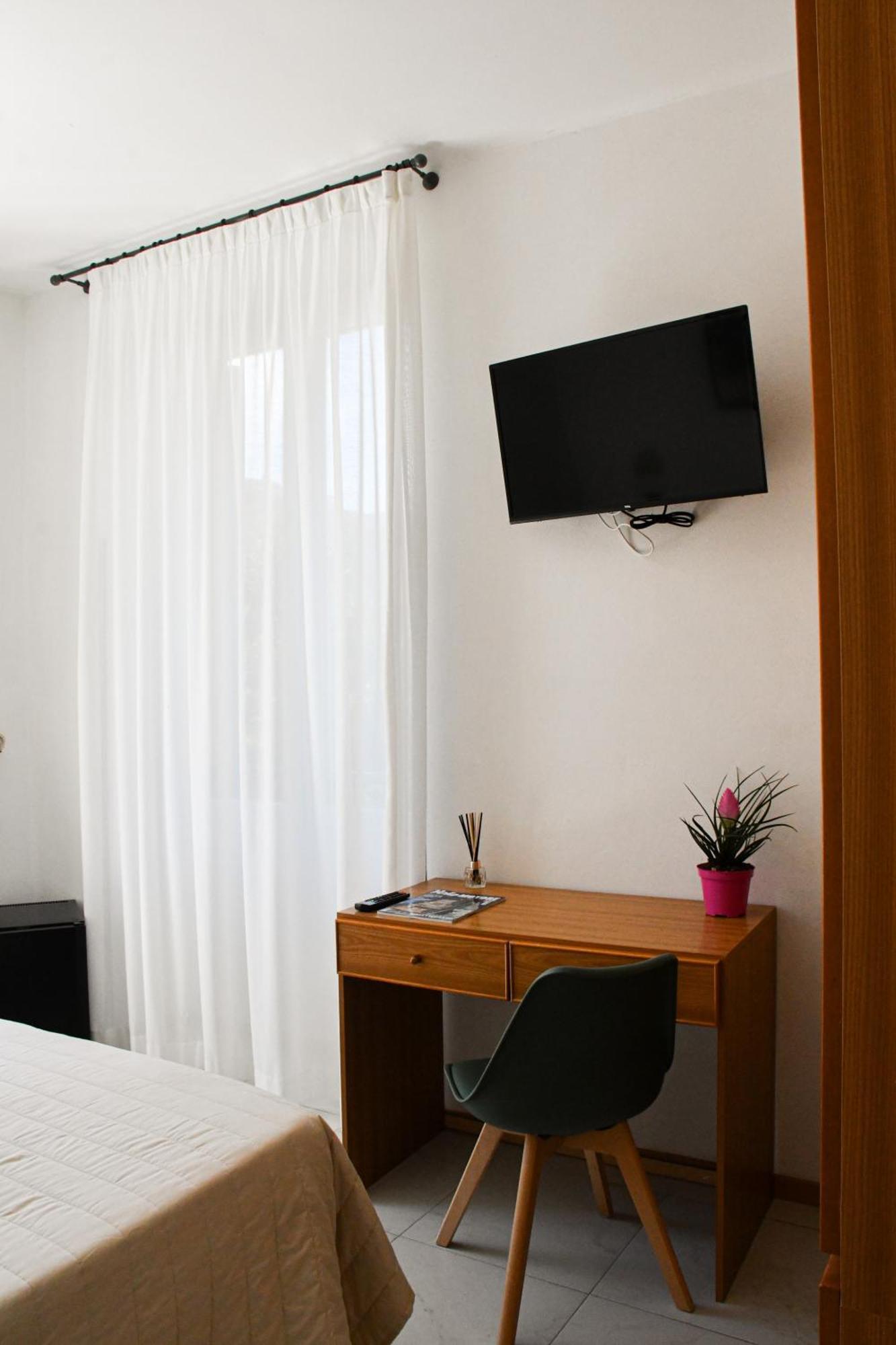 Hotel Le Palme ヴァラッツェ エクステリア 写真