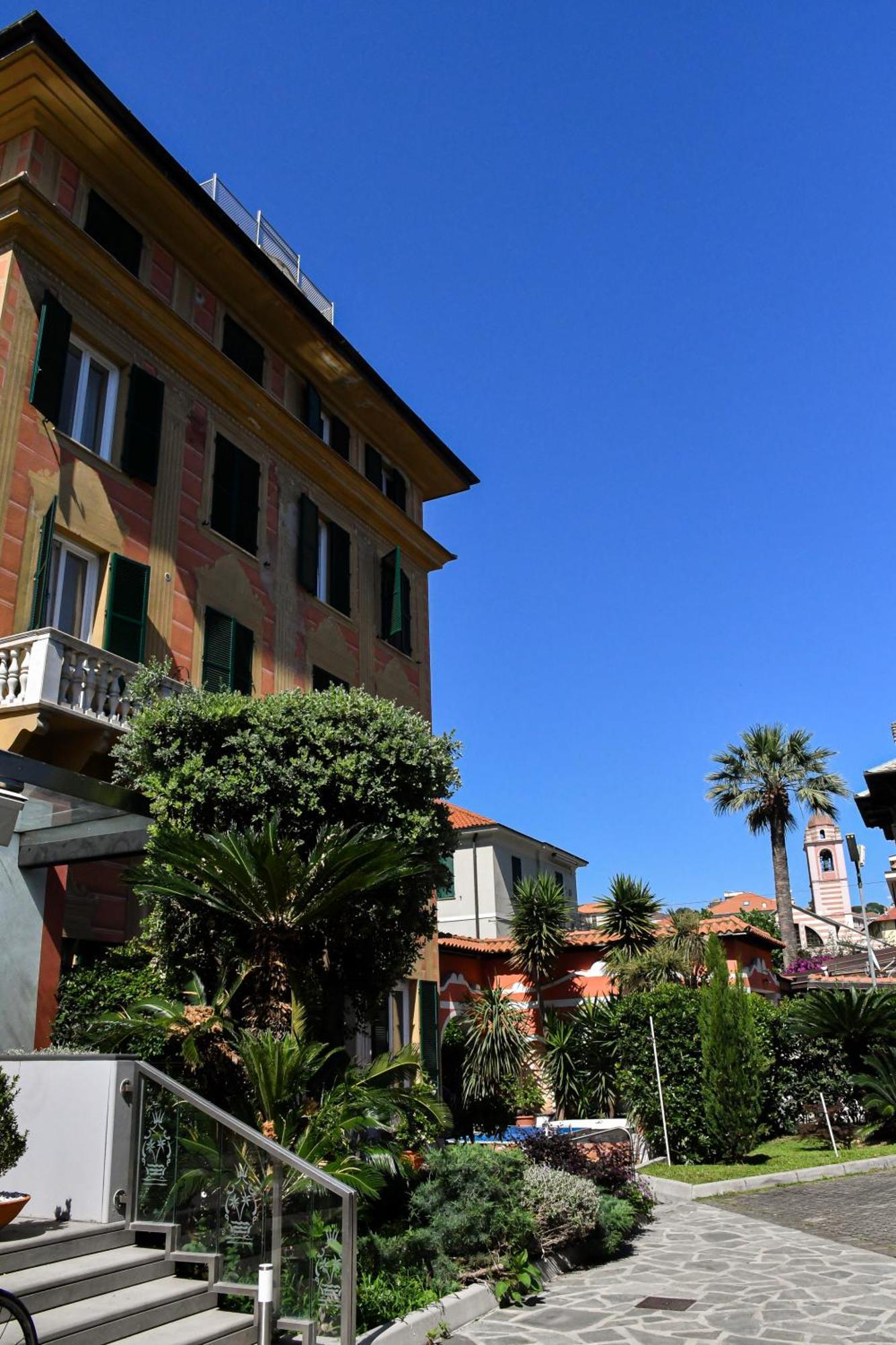 Hotel Le Palme ヴァラッツェ エクステリア 写真